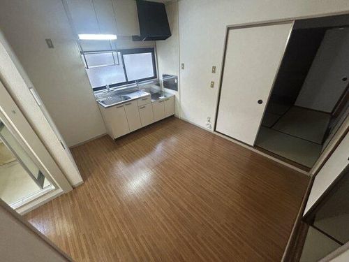 ハイネス北平野B103の居間