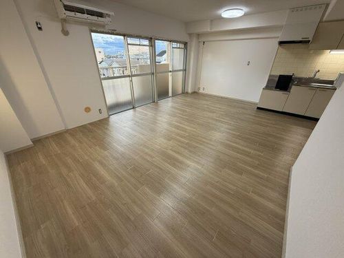 インタービレッジ八家駅前306の居間