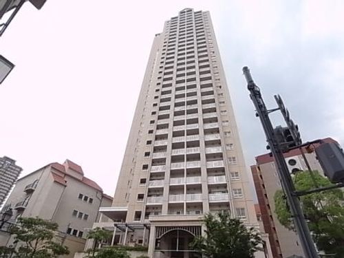 ファミール宝塚グランスイートタワーの外観