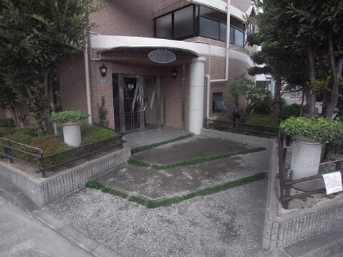 セレナ東甲子園303の玄関