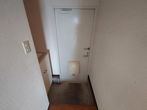 ビュー苦楽園103の玄関