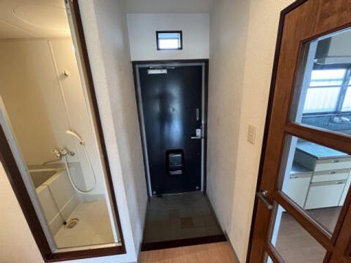 メゾン三宅III205の玄関