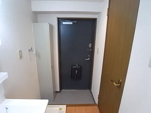 ヴェール西宮303の玄関