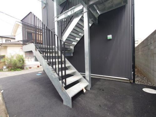 西宮今津山中町 ガレージハウス302の玄関
