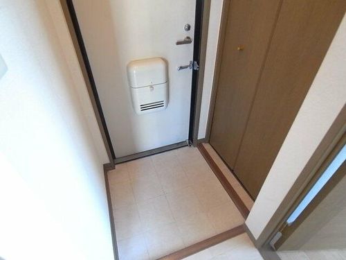 大関満池谷ハイツの玄関