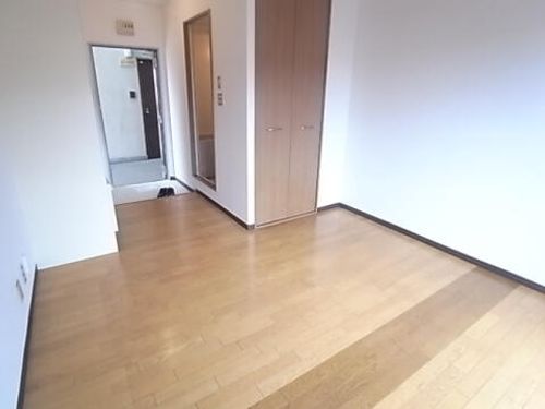 ジャルダン宝塚弐番館305の居間