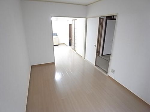 平田ハイツ201の居間