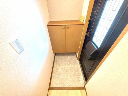 シャルマンコート C棟の玄関