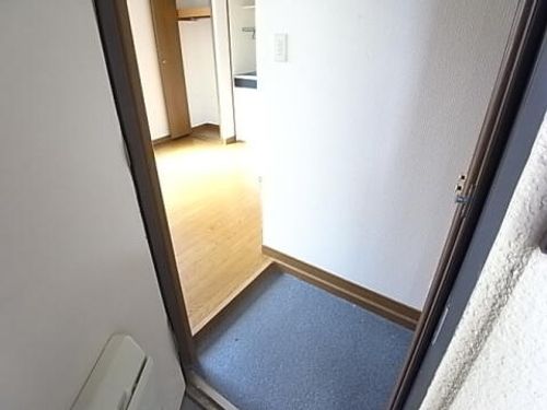アベニール栄301の玄関