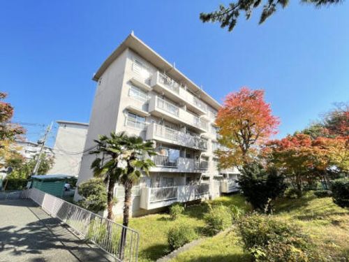 逆瀬川団地6号棟の外観