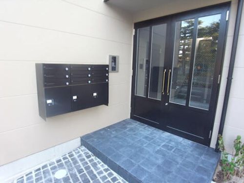 フジテラス甲東園201の玄関