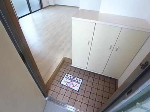ケイアイビル401の玄関