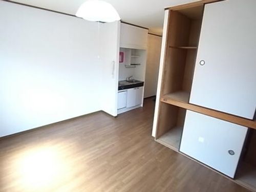 メゾン希201の居間