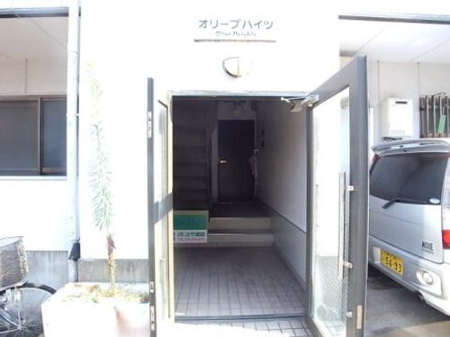 オリーブハイツ102の玄関