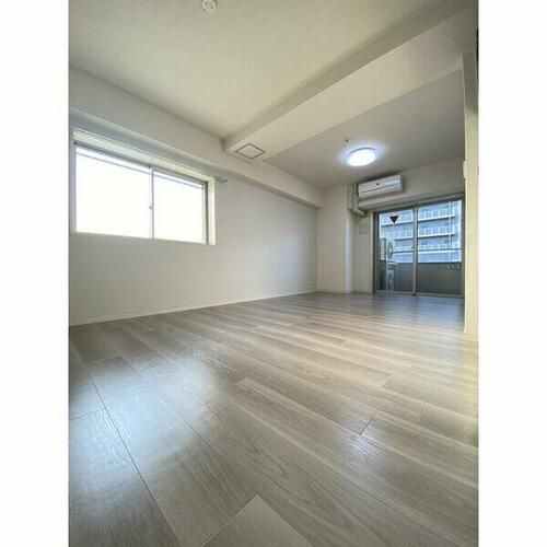 CITY SPIRE難波プレミアの居間