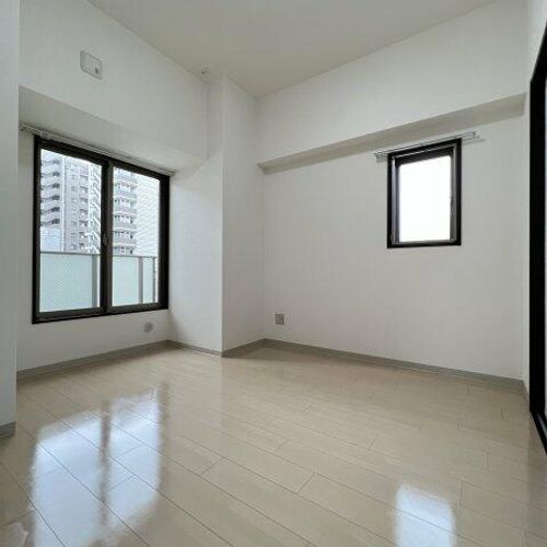 ファインブルーム新栄の居間