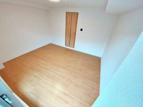 ソリティア桃谷の居間