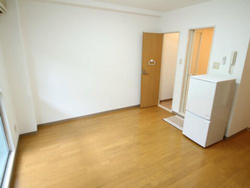 アモ花屋敷100の居間