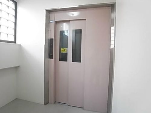 光陽川西マンション502の玄関