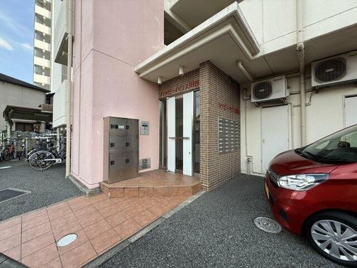 ハッピーハウス川西509の玄関