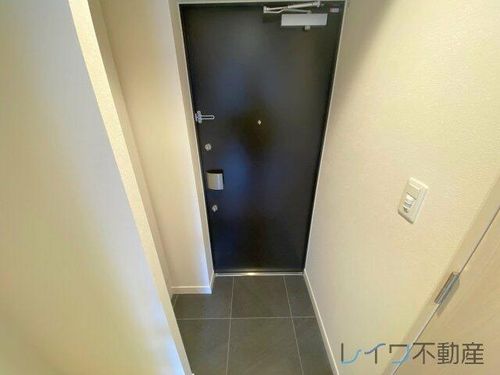 ララプレイス玉造パルクの玄関