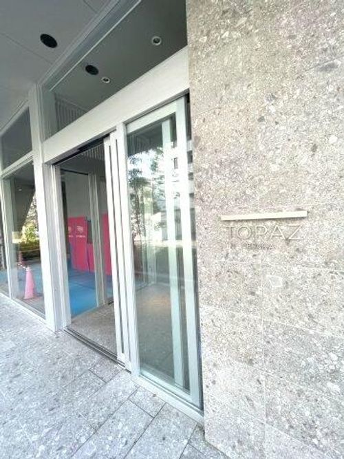 TOPAZ江坂の玄関