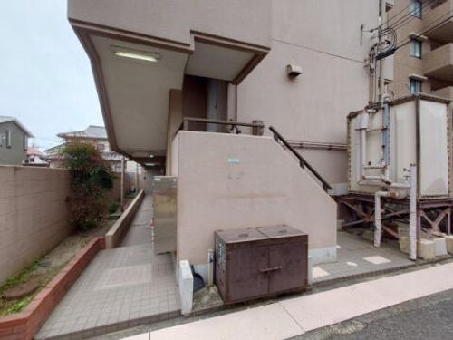ロイヤルプラザ西宮101の玄関