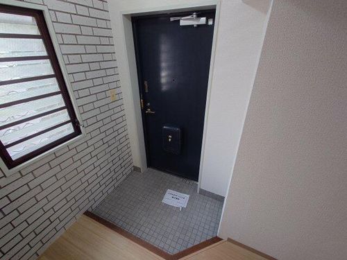 デュオ苦楽園1-101の玄関