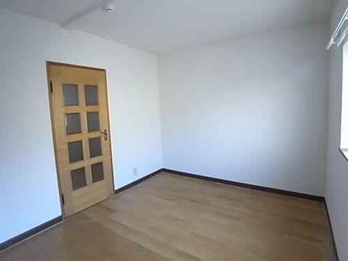加茂の荘202の居間