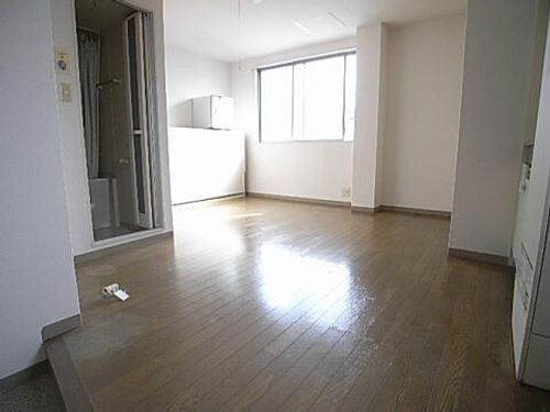 福田総合建設ビル201の居間