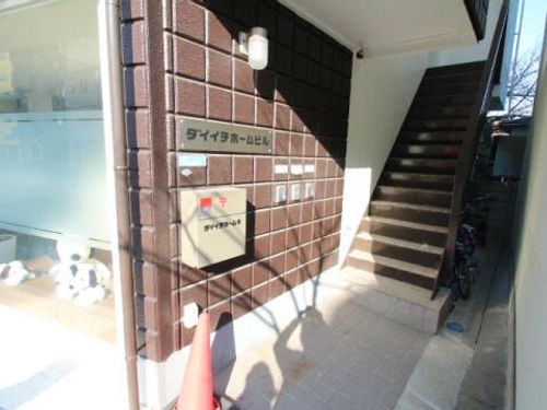 ダイイチホームビル3の玄関