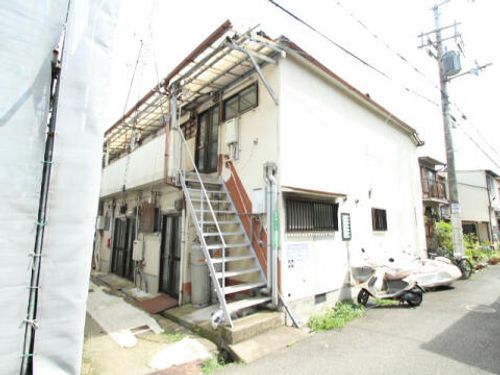 加茂ハイツ203の玄関