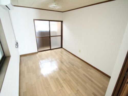 加茂ハイツ203の居間