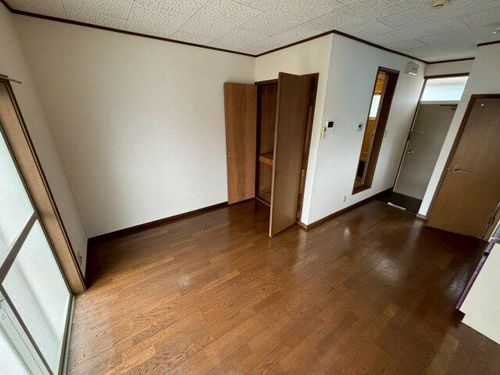 西田レジデンスA棟201の居間