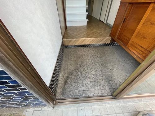 福岡県中間市通谷2丁目(一戸建)の賃貸物件の玄関