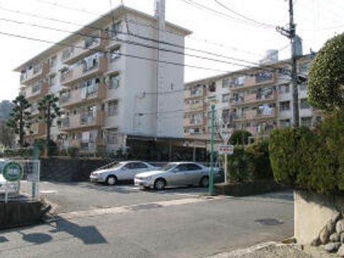 川西松ケ丘団地2号棟509の玄関