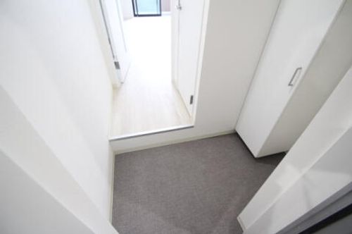 ガーデン花屋敷102の玄関