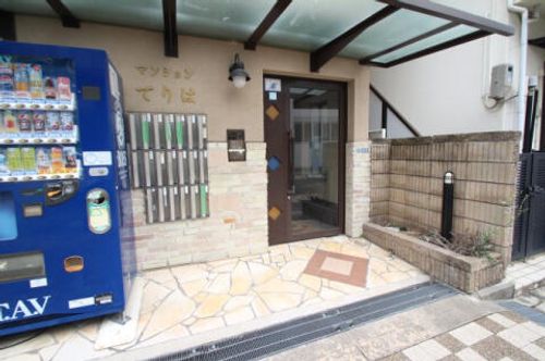 マンションてりはの玄関