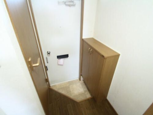花屋敷日進ビルB307の玄関