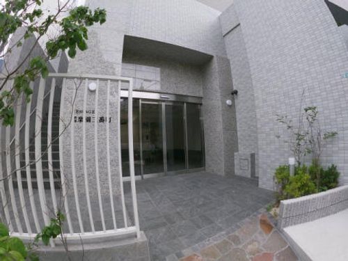 MESSAGE苦楽園三番町の玄関