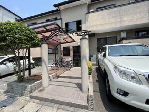 パルコート甲子園口102の玄関