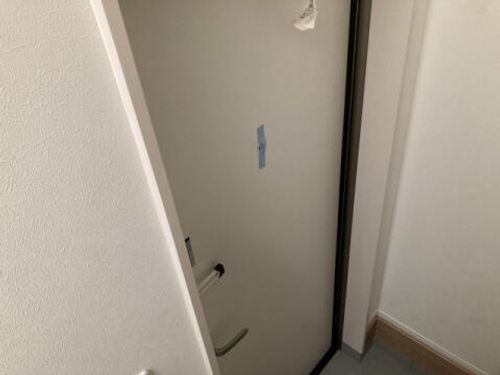 仁川町4丁目メゾネット201の玄関