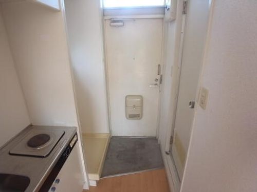 ルミエール苦楽園301の玄関