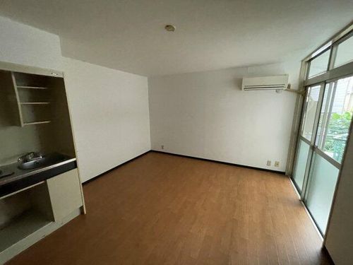 サンパレス21甲子園102の居間