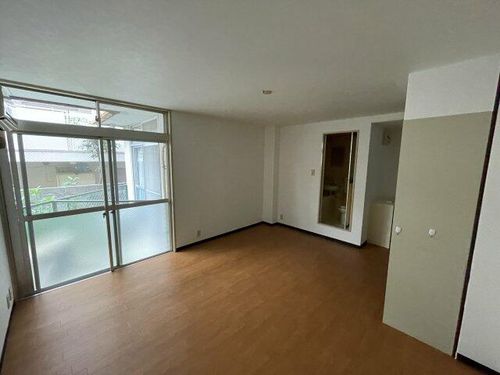 サンパレス21甲子園102の居間