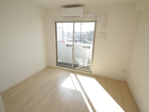 ONLYONE川西小花801の居間