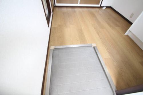 サンビレッジ呉服103の玄関