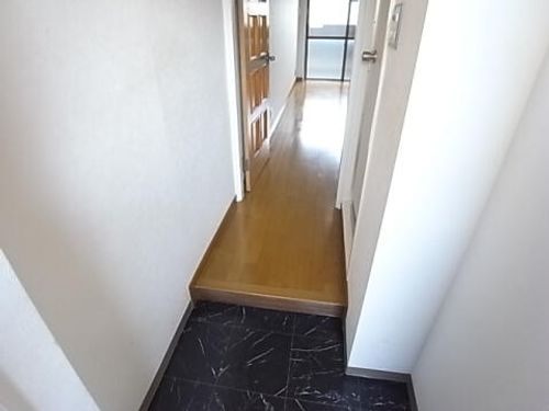 クレインビル中央町の玄関