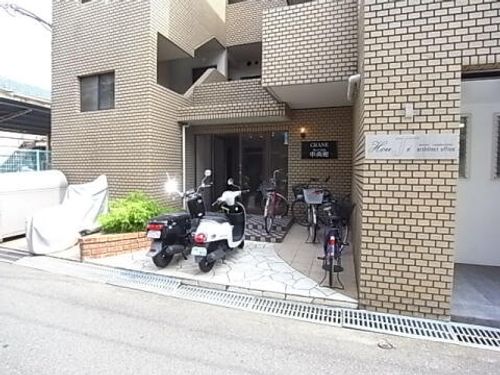 クレインビル中央町の玄関