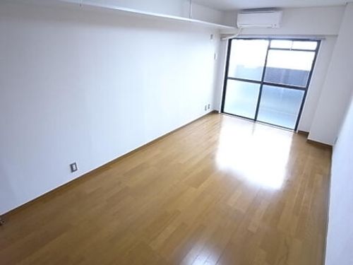 クレインビル中央町の居間